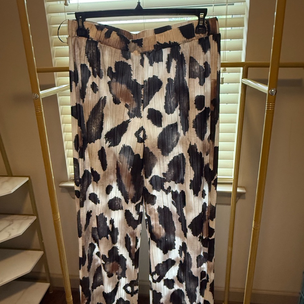 Vero Moda Wide-Leg Pleated Animal Print Pants in Black & Brown